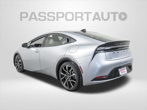 2025 Toyota Prius L