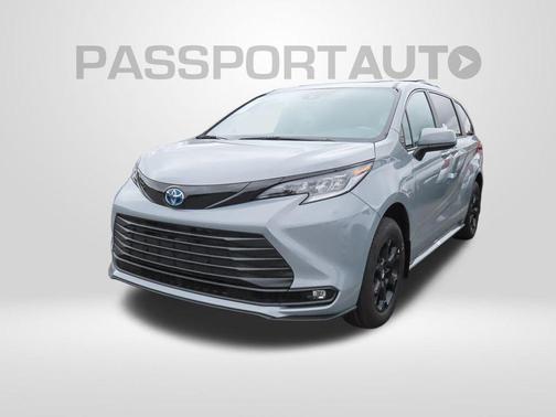 2025 Toyota Sienna Woodland Edition