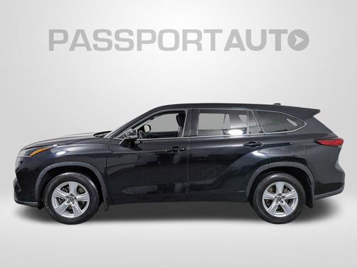 Midnight Black Metallic 2021 Toyota Highlander LE