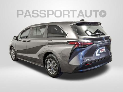 2021 Toyota Sienna LE