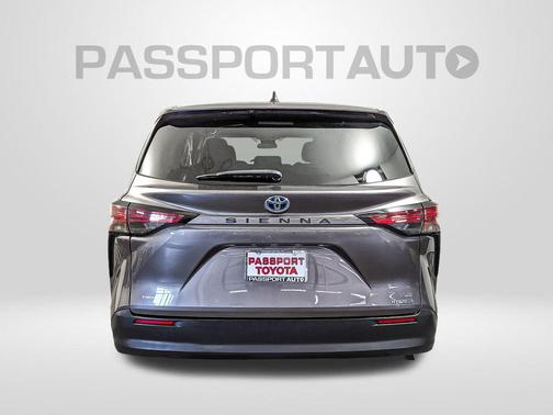 2021 Toyota Sienna LE