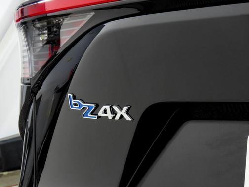 2025 Toyota bZ4X XLE