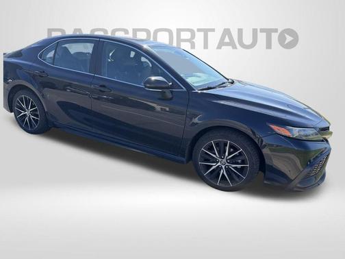 Midnight Black Metallic 2022 Toyota Camry SE