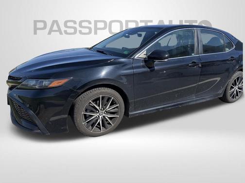 Midnight Black Metallic 2022 Toyota Camry SE
