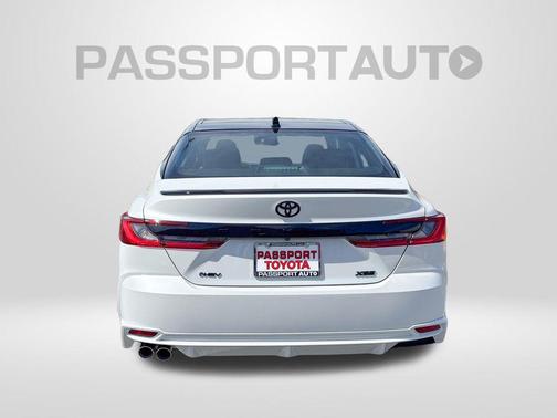 Wind Chill Pearl w/Midnight Black Metallic Roof 2026 Toyota Camry XSE