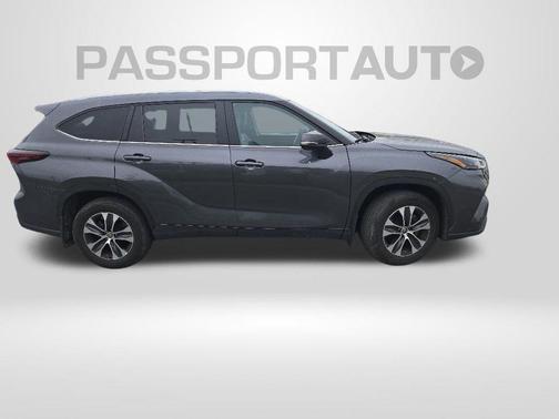 Magnetic Gray Metallic 2024 Toyota Highlander XLE