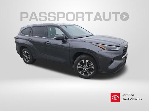 Magnetic Gray Metallic 2024 Toyota Highlander XLE