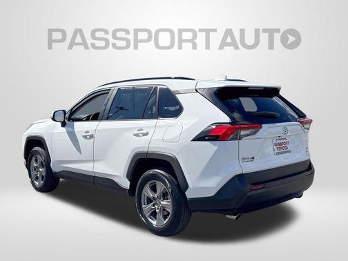 Ice Cap 2024 Toyota RAV4 XLE