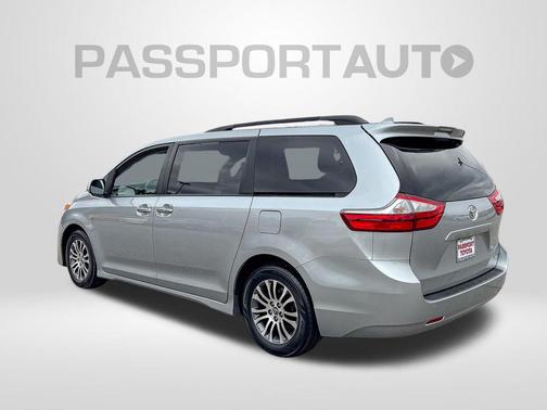 2019 Toyota Sienna XLE