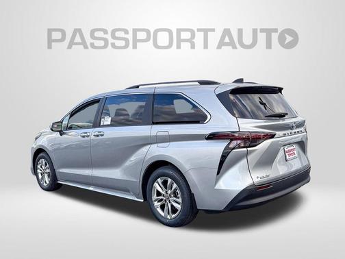 2025 Toyota Sienna XLE 7 Passenger