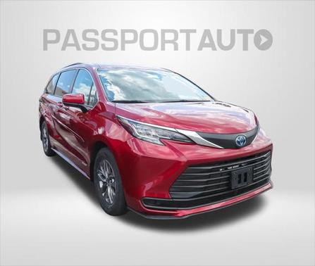 2021 Toyota Sienna LE