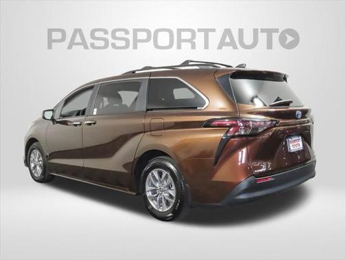 2024 Toyota Sienna XLE 8 Passenger
