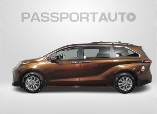2024 Toyota Sienna XLE 8 Passenger