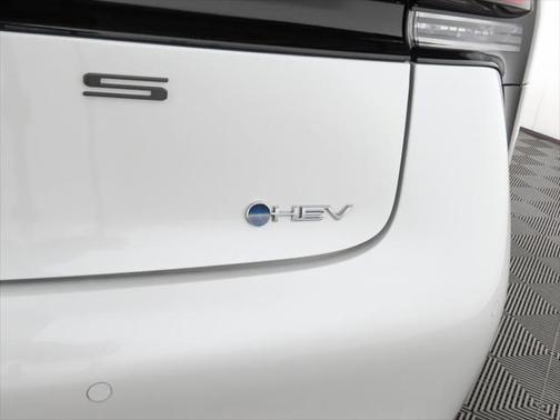 2025 Toyota Prius XLE
