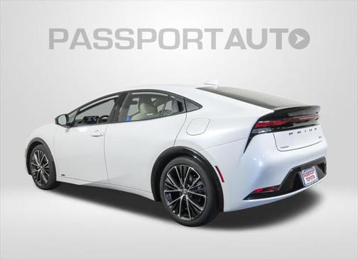 2025 Toyota Prius XLE