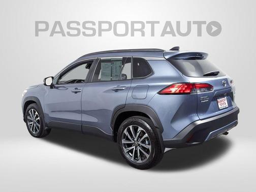 2025 Toyota Corolla Cross XLE