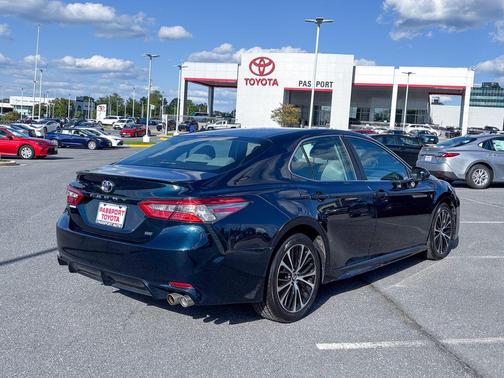 Galactic Aqua Mica 2018 Toyota Camry SE