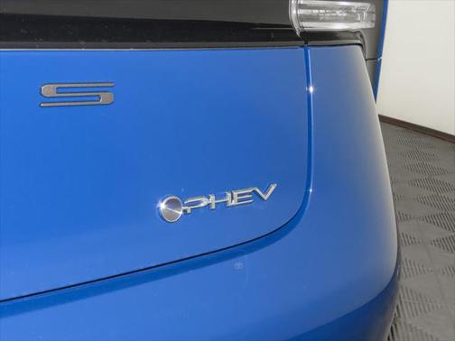 2025 Toyota Prius L
