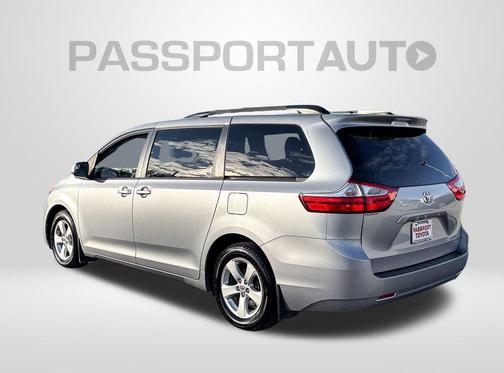 2016 Toyota Sienna LE