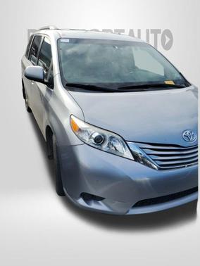 2016 Toyota Sienna LE
