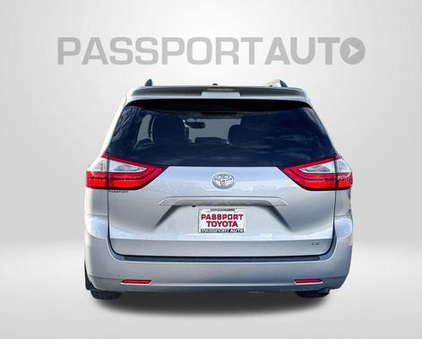 2016 Toyota Sienna LE