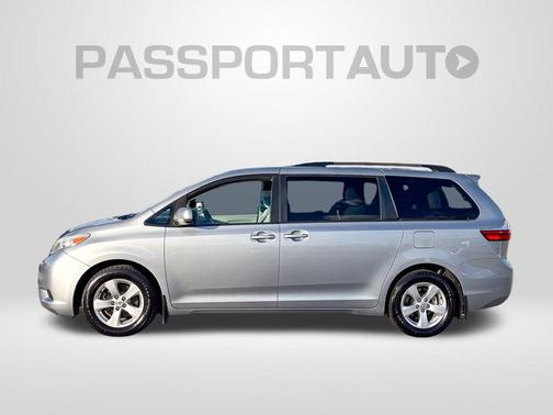 2016 Toyota Sienna LE