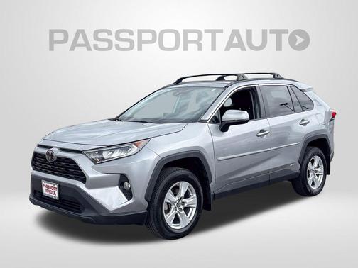 Silver Sky Metallic 2019 Toyota RAV4 XLE