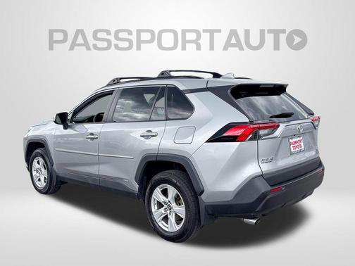 Silver Sky Metallic 2019 Toyota RAV4 XLE