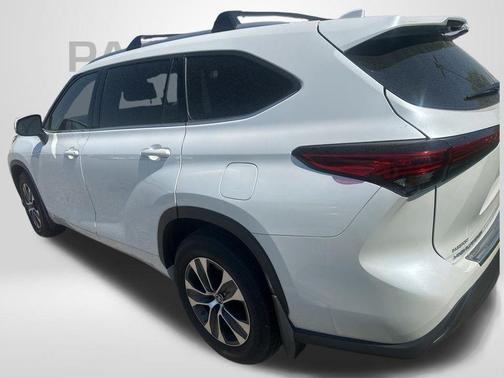 Wind Chill Pearl 2022 Toyota Highlander XLE