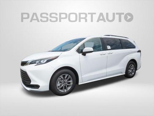 2025 Toyota Sienna LE