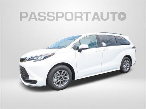 2025 Toyota Sienna LE