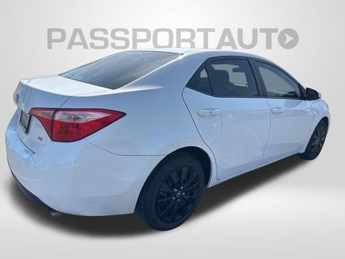 Super White 2018 Toyota Corolla LE