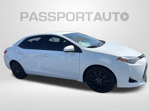 Super White 2018 Toyota Corolla LE