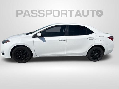 Super White 2018 Toyota Corolla LE