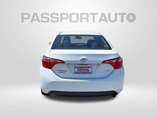 Super White 2018 Toyota Corolla LE