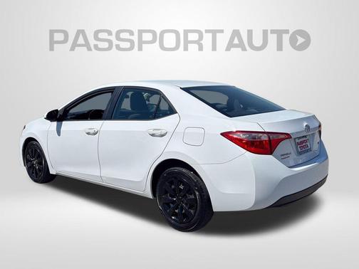 Super White 2018 Toyota Corolla LE