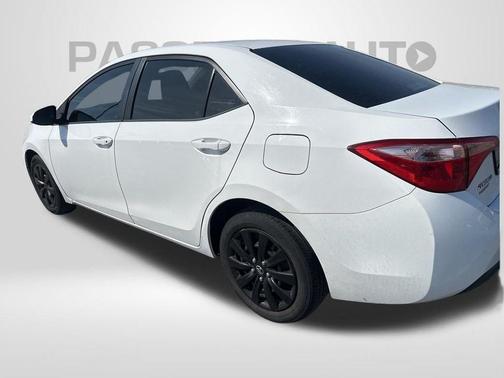 Super White 2018 Toyota Corolla LE