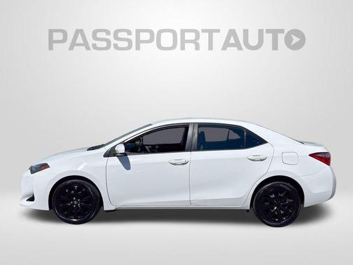 Super White 2018 Toyota Corolla LE