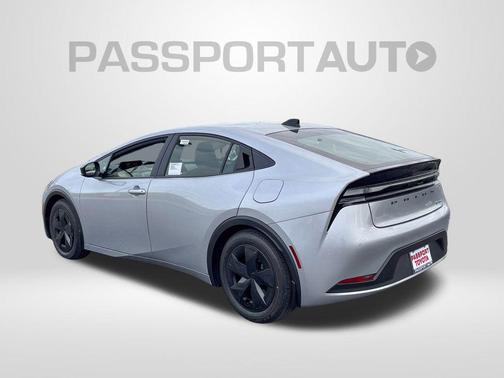 2026 Toyota Prius Plug-In Hybrid SE