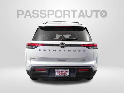 2025 Nissan Pathfinder SV