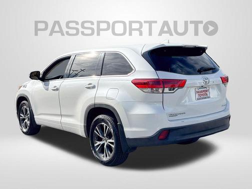 Blizzard Pearl 2017 Toyota Highlander LE Plus