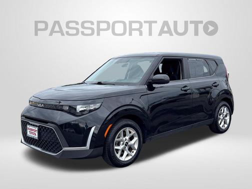 Fusion Black 2023 Kia Soul LX