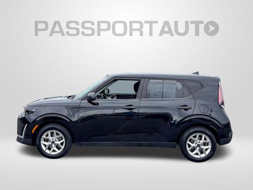 Fusion Black 2023 Kia Soul LX