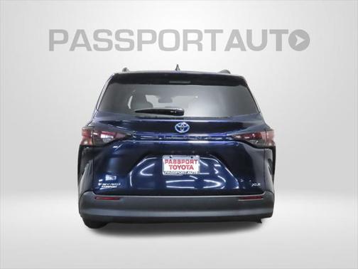 2025 Toyota Sienna XLE 7 Passenger