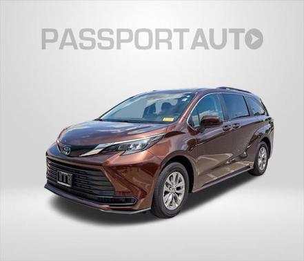 2024 Toyota Sienna LE