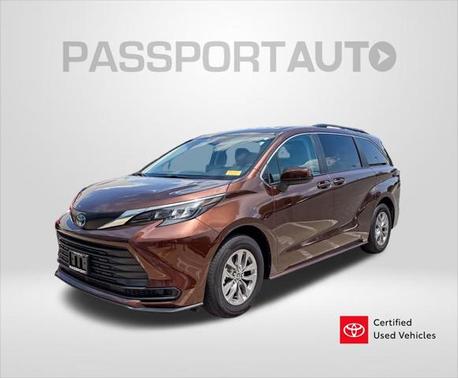 2024 Toyota Sienna LE