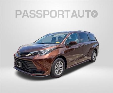 2024 Toyota Sienna LE