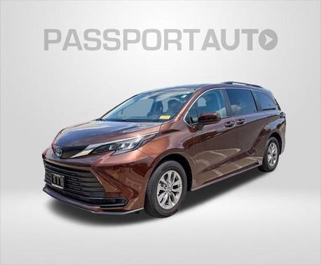 2024 Toyota Sienna LE