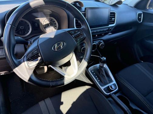 2022 Hyundai VENUE SEL