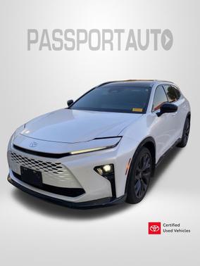 Oxygen White 2025 Toyota Crown Signia Limited